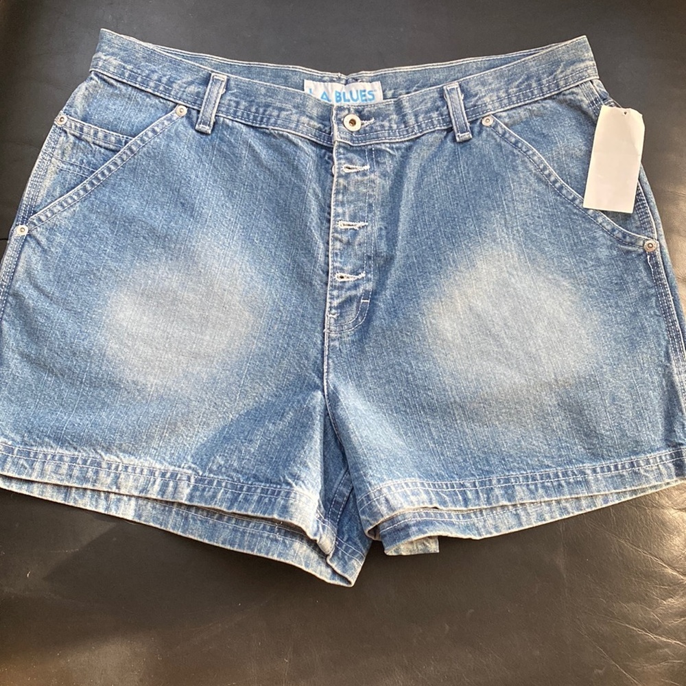 VTG LA BLUES BUTTON FLY LIGHT BLUE WASH SHORTS SIZE 14